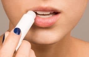 Top 10 Son dưỡng môi tốt "giá cả phải chăng" được chị em ưa chuộng