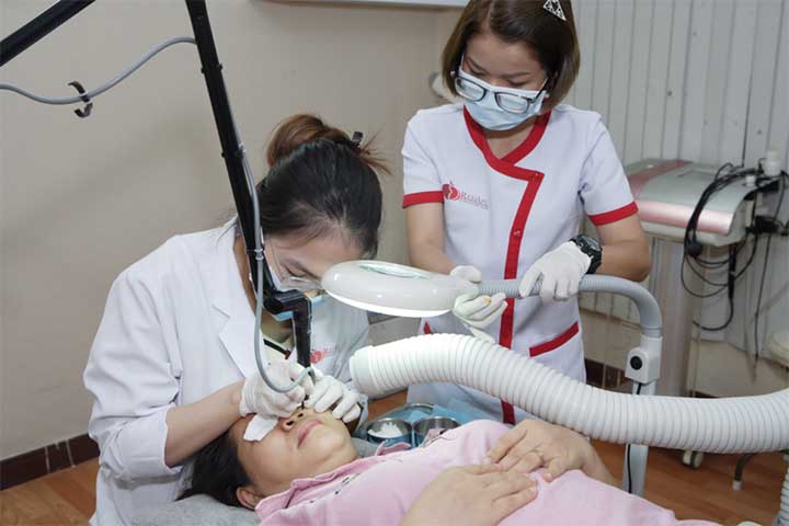Xoá xăm tại phòng khám da liễu táo đỏ 